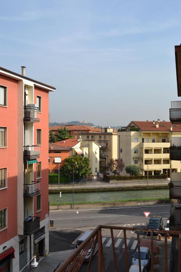 Da Fabio E Francesca - Holiday Apartment Werona Zewnętrze zdjęcie